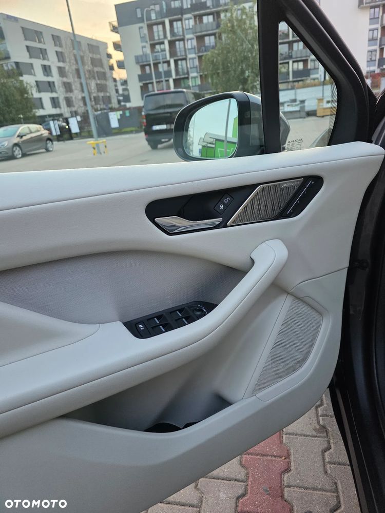 Jaguar I-Pace - 11