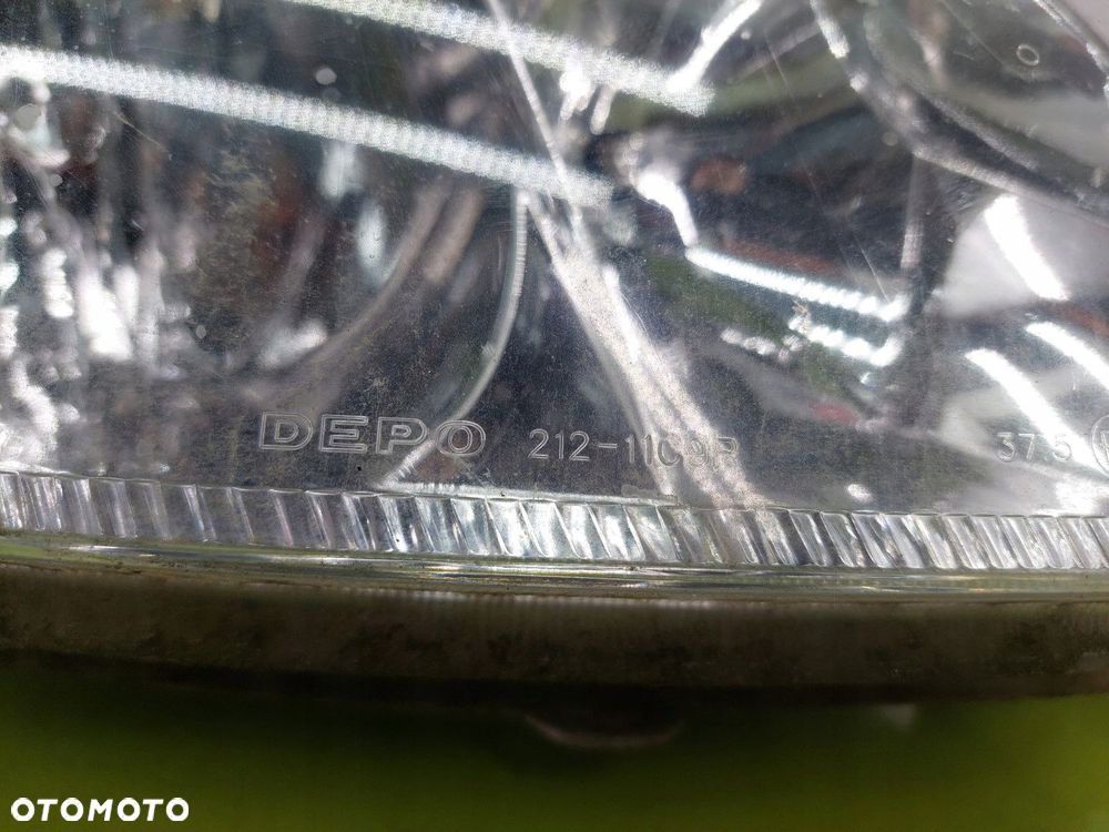 Reflektor lampa przód prawa Toyota Corolla E12 2001-2007 DEPO - 2