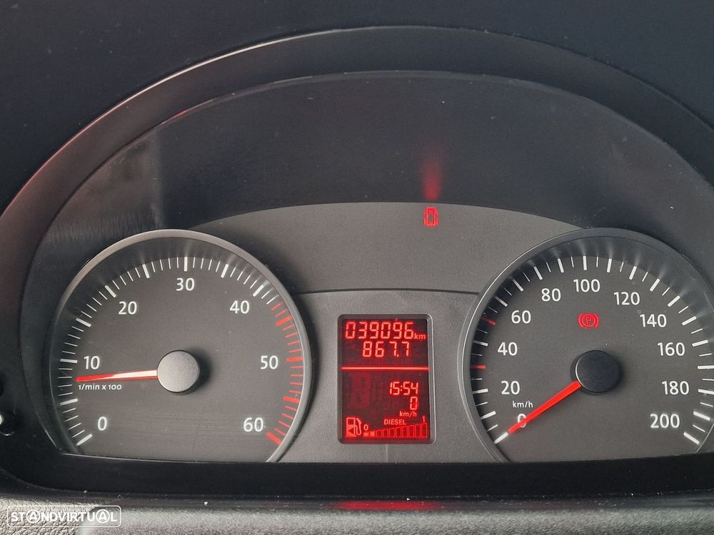 VW Crafter 35 2.5 TDi 136 Média - 12