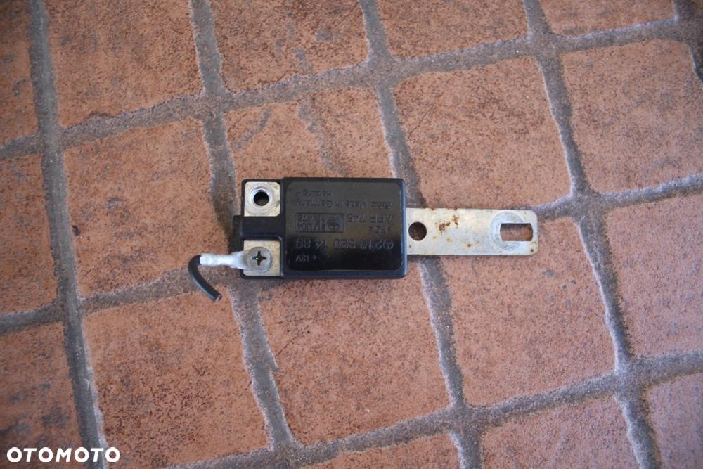 WZMACNIACZ ANTENOWY MERCEDES W210 2108201489 - 1
