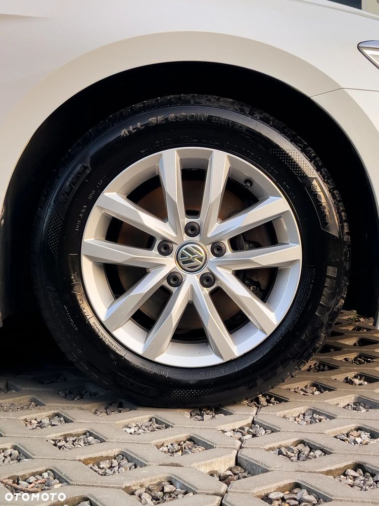 Volkswagen Passat - 12