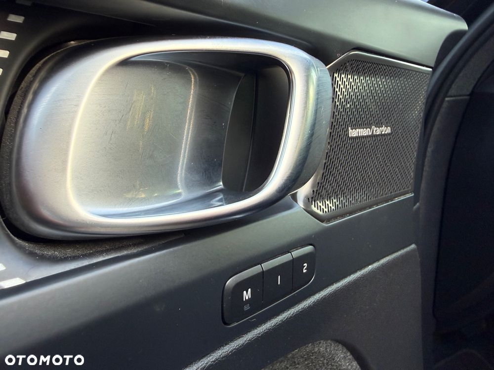 Volvo XC 40 B4 B DKG Plus Black Edition - 31
