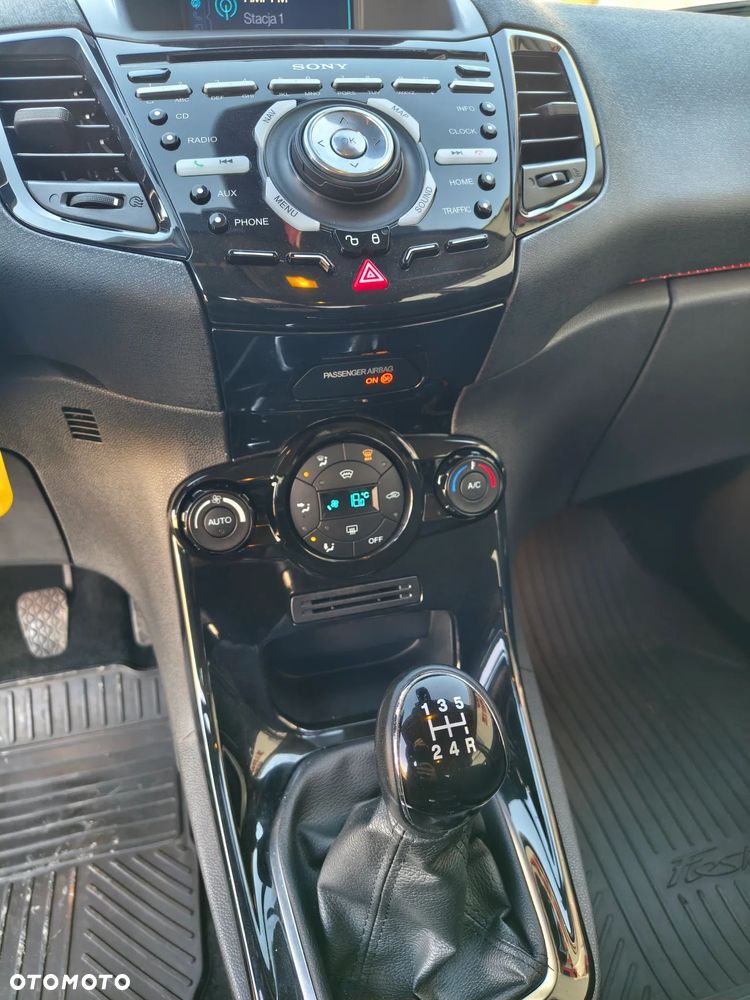 Ford Fiesta 1.6 TDCi DPF Titanium - 15
