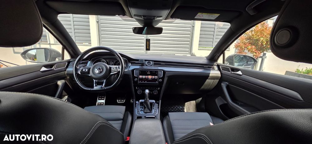 Volkswagen Passat 2.0 TDI DSG Comfortline - 24