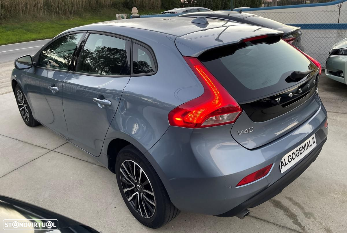 Volvo V40 2.0 D2 Momentum Eco - 6