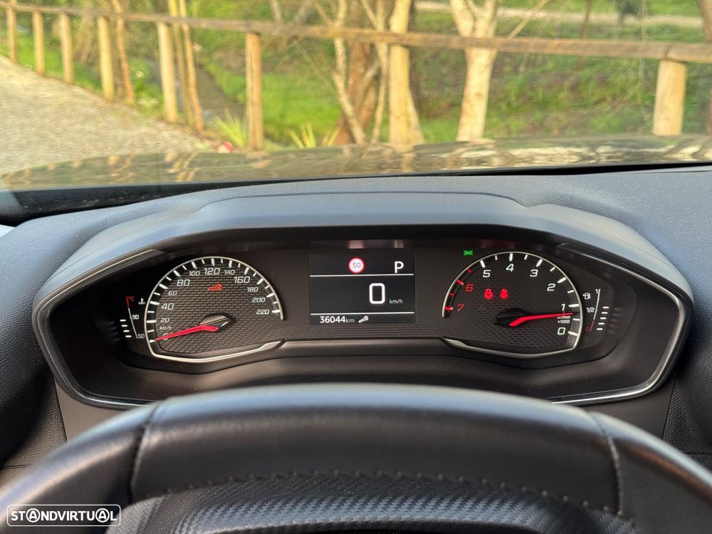 Peugeot 2008 1.2 PureTech Allure Pack EAT8 - 23