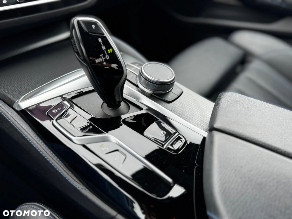 BMW Seria 5 M550i xDrive sport - 19