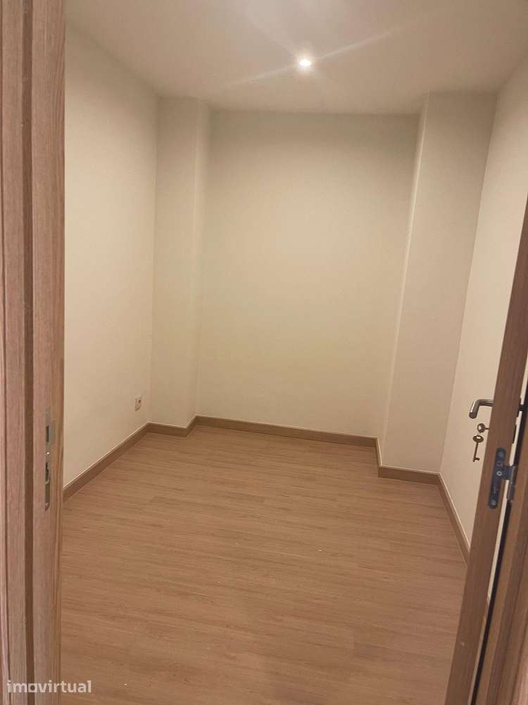 Arrenda-se T2+1 Renovado em Guimarães - Grande imagem: 4/14