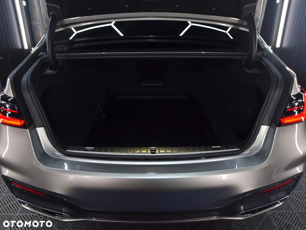 BMW Seria 7 730d xDrive sport - 9