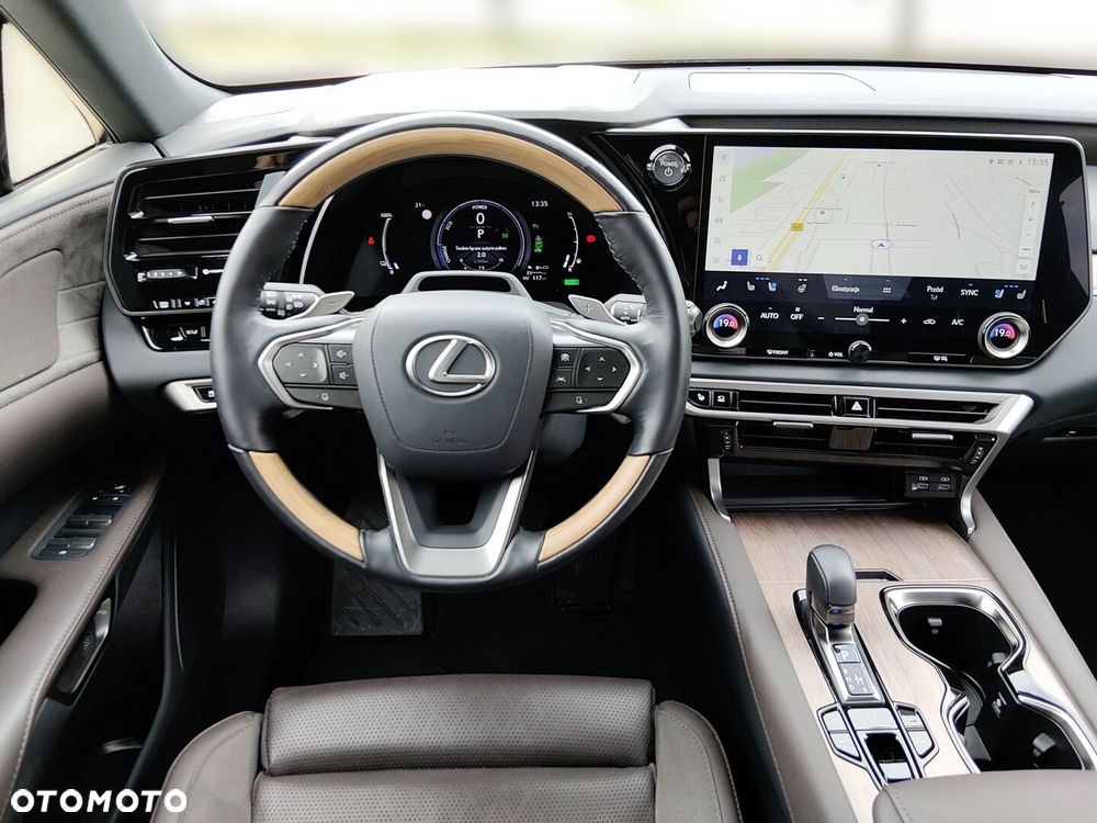 Lexus RX 450h+ Omotenashi - 13