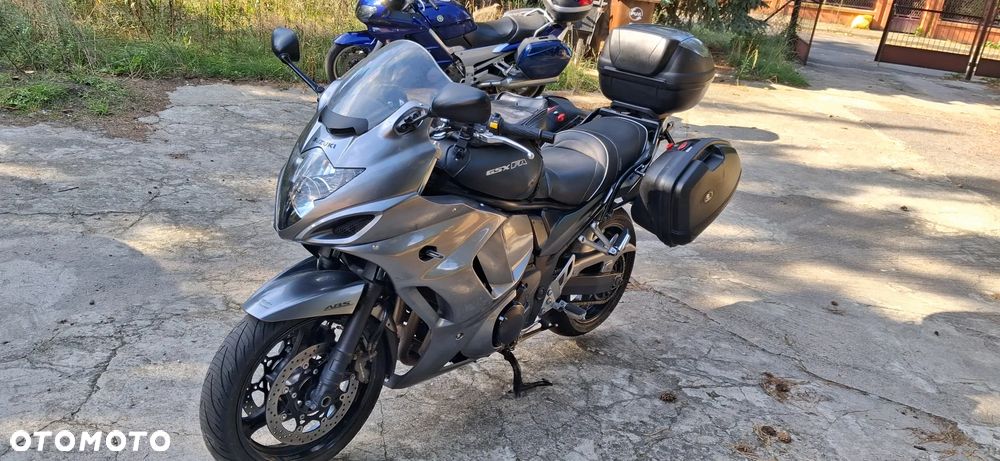 Suzuki GSX - 3