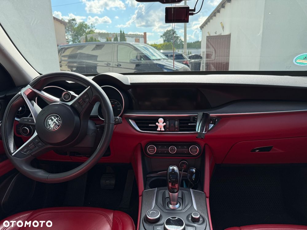Alfa Romeo Stelvio 2.0 Turbo 16V AT8-Q4 Ti - 6