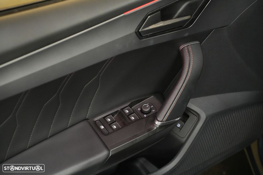 Cupra Leon 1.4 e-Hybrid MID DSG - 32