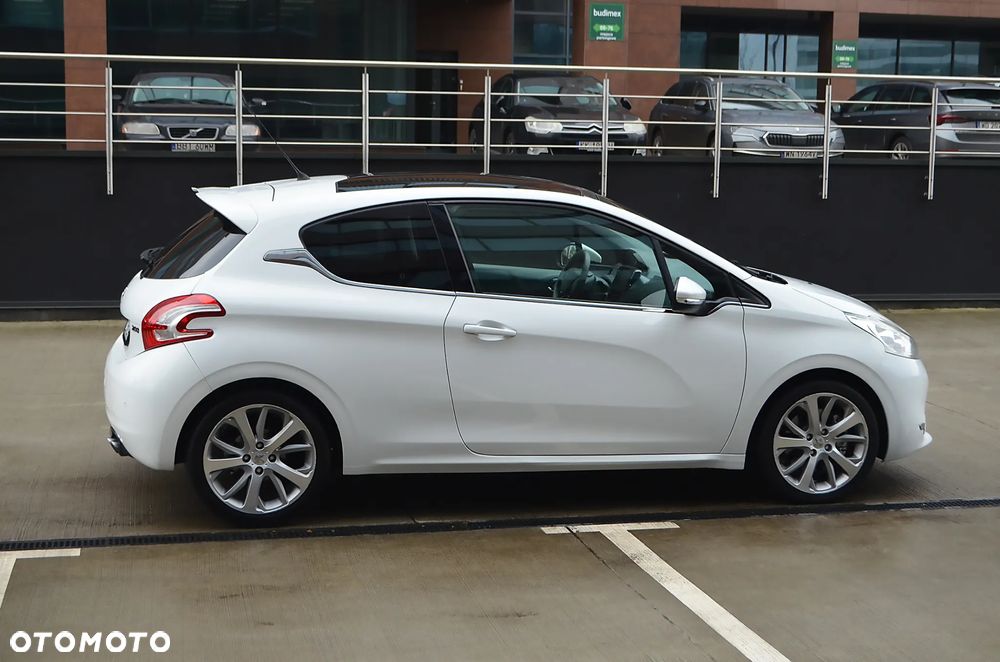 Peugeot 208 - 22
