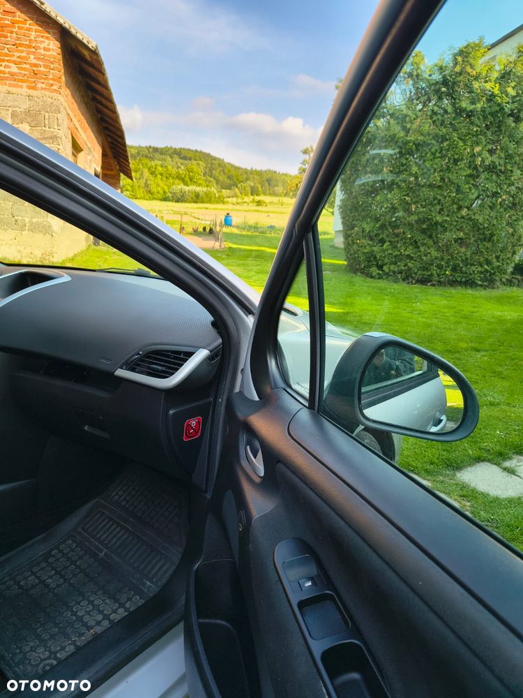 Peugeot 207 1.4 16V Presence - 13