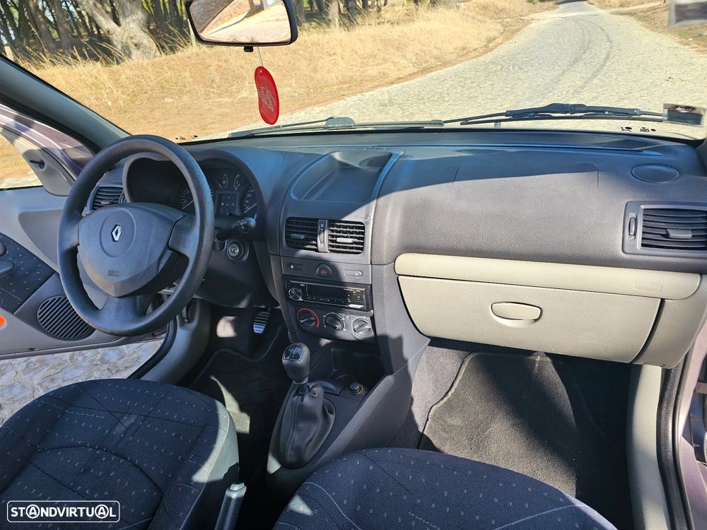 Renault Clio - 11