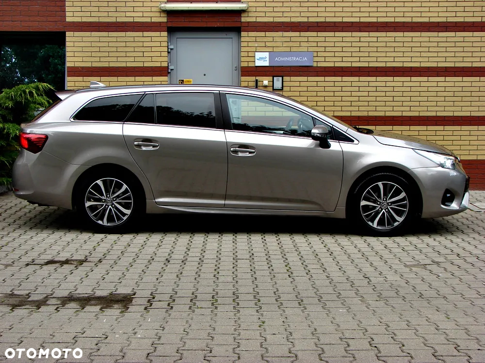 Toyota Avensis Touring Sports 1.8 Comfort - 4