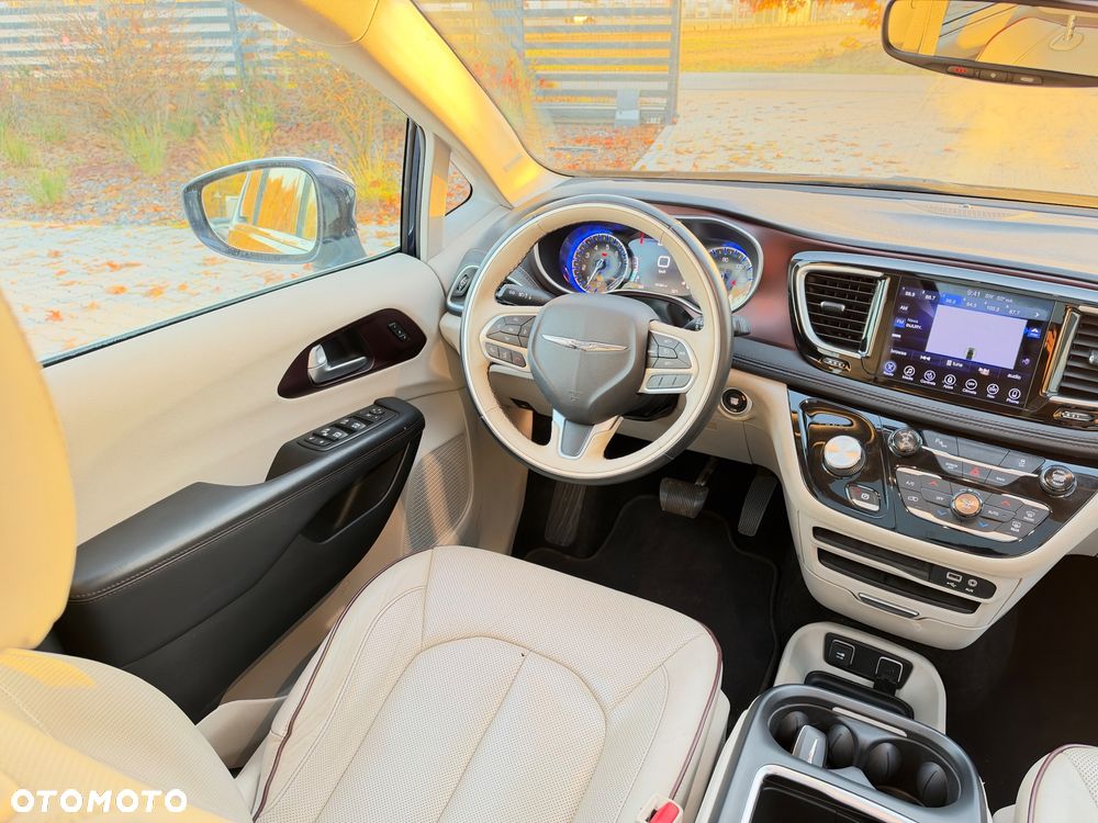 Chrysler Pacifica - 19