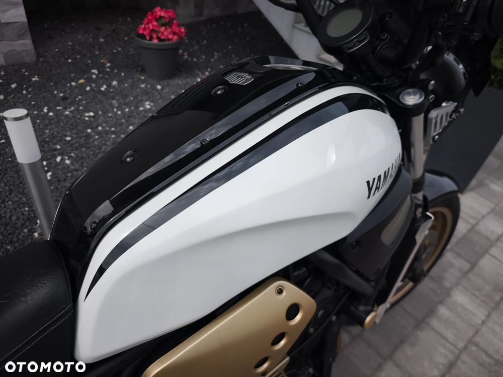 Yamaha XSR - 24