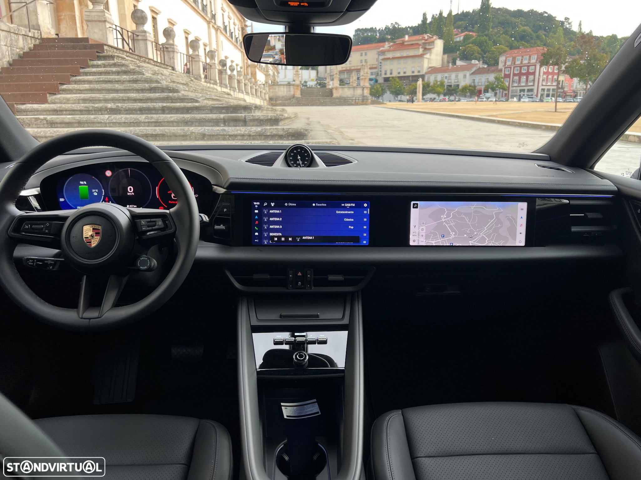 Porsche Macan Electric 4 - 14
