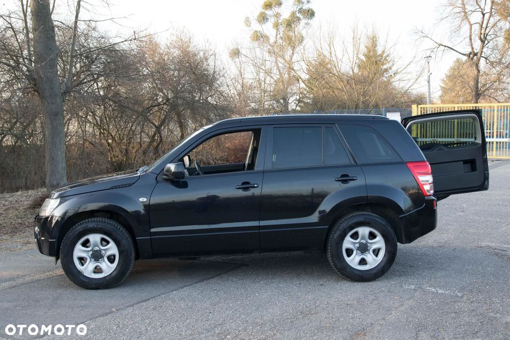 Suzuki Grand Vitara 2.0 - 22