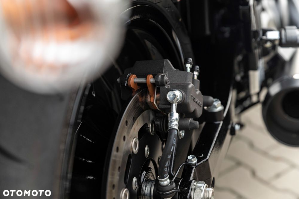 Suzuki Boulevard - 39