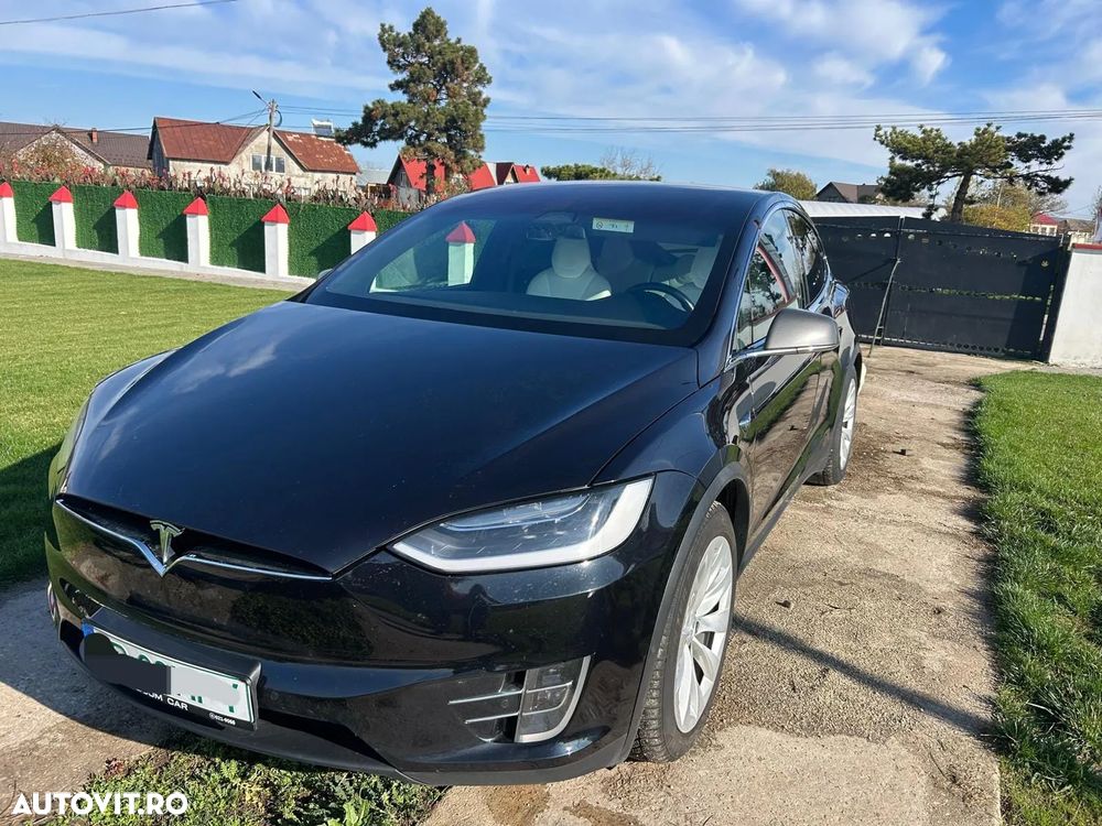 Tesla Model X - 4