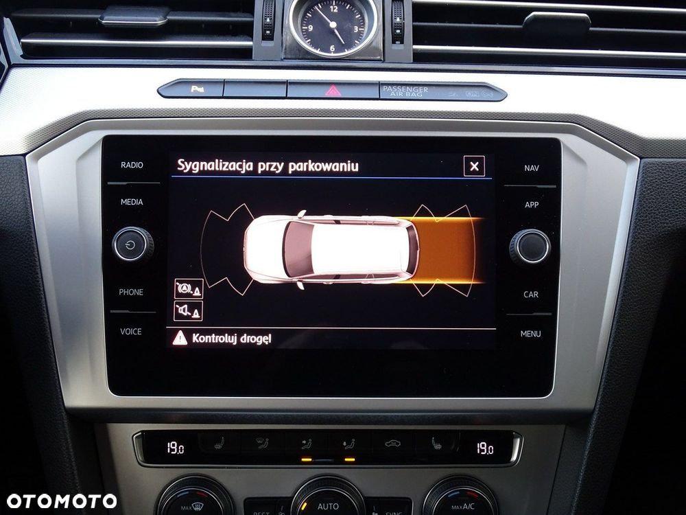 Volkswagen Passat - 33