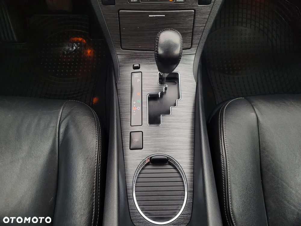Toyota Avensis 2.0 Prestige NAVI MS - 32