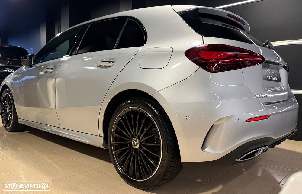Mercedes-Benz A 250 e 8G-DCT AMG Line - 16