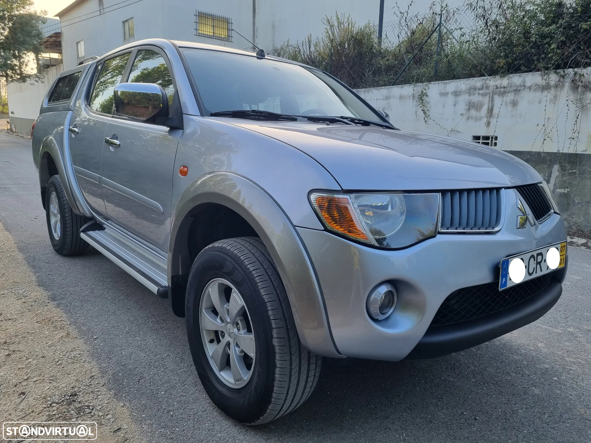 Mitsubishi L200 2.5 DI-D CD Invite+ AC/ABS 4WD - 4