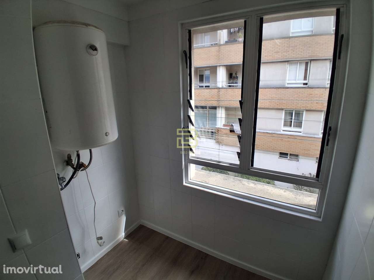 T3 Totalmente Renovado com Garagem e Varanda | A 6 Min do Metro de Bag - Grande imagem: 5/21