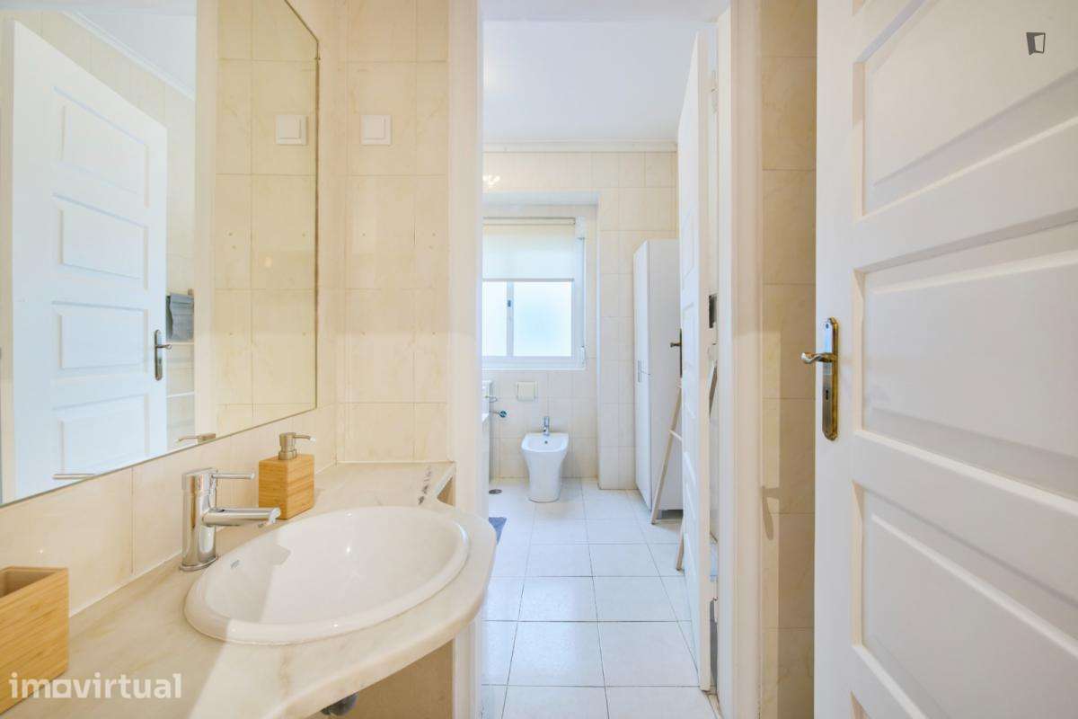 Quarto - localizado em Entrecampos Lisbon - Grande imagem: 3/48
