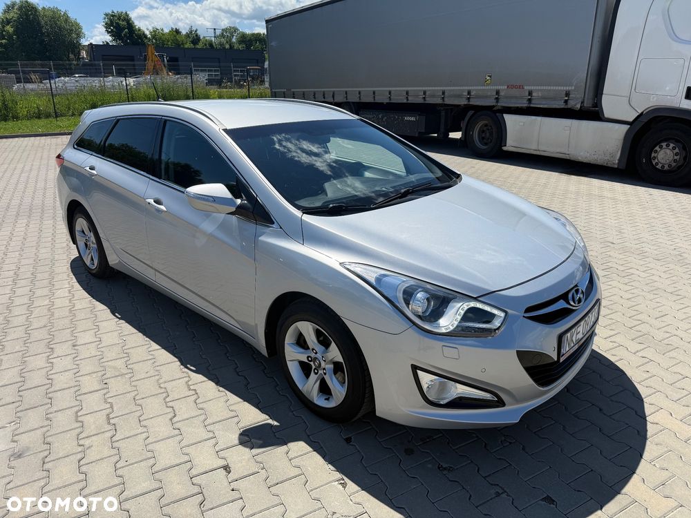 Hyundai i40 Kombi blue 1.6 Family+ - 13