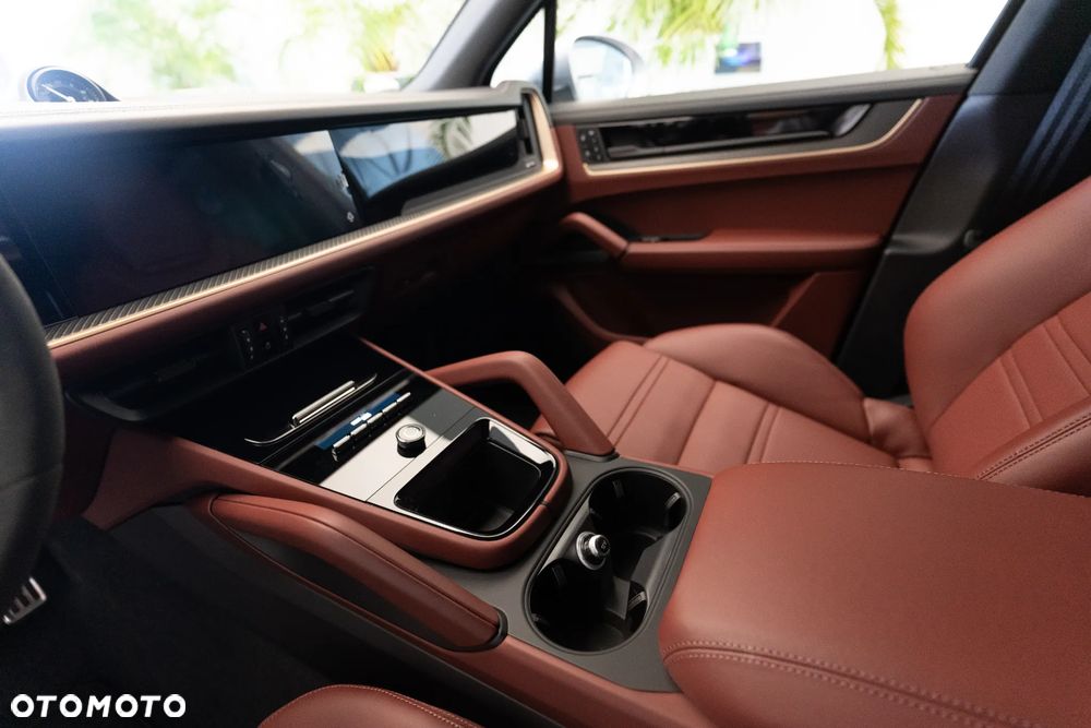 Porsche Cayenne - 24