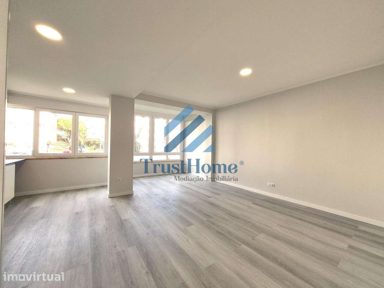 T2 Remodelado c/ 2 Wcs e arrecadação centro de Oeiras - Grande imagem: 2/31