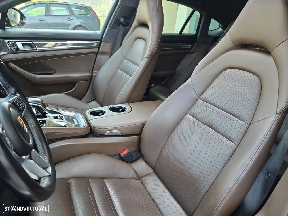Porsche Panamera 4 E-Hybrid - 12