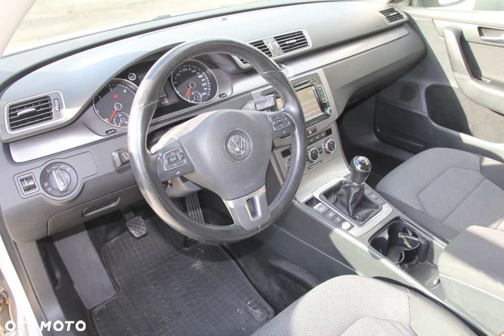 Volkswagen Passat 2.0 TDI Comfortline - 10