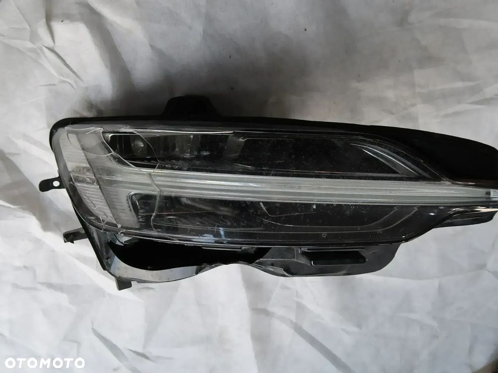 Lampa przednia Volvo 26025902 - 1