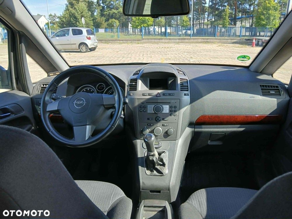 Opel Zafira 2.2 - 10