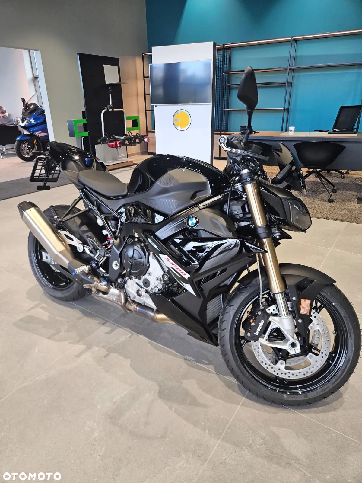 BMW R - 1