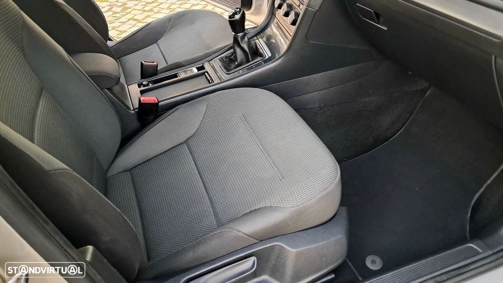 VW Golf Variant 1.6 TDi Confortline - 23