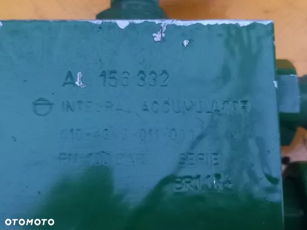 Blok zaworowy amortyzacji kabiny John Deere 6620 - 2