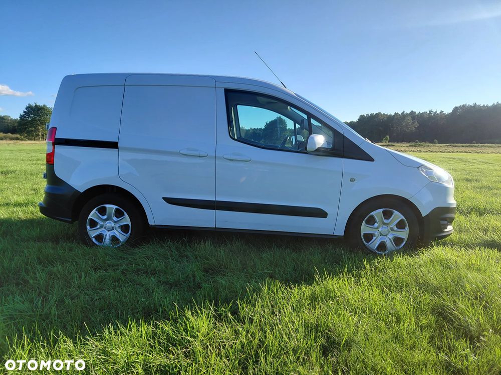 Ford Transit Courier - 12