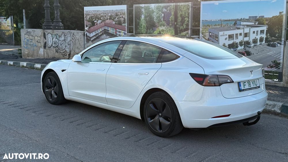 Tesla Model 3 - 5