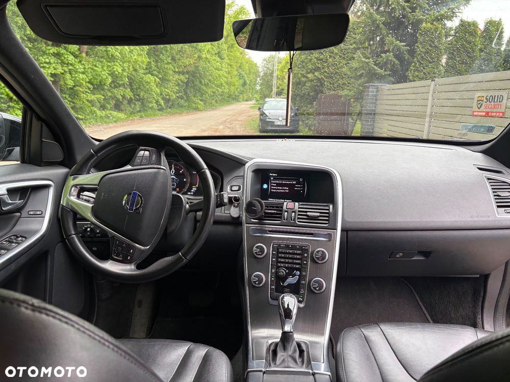 Volvo XC 60 D5 AWD Momentum - 14
