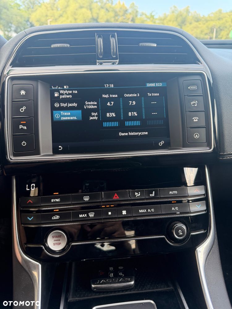 Jaguar XE 2.0 D AWD R-Sport - 11