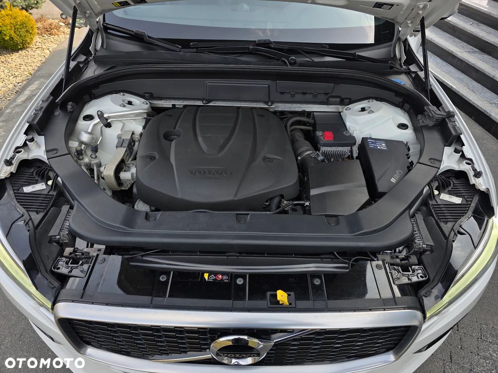 Volvo XC 60 D5 AWD R-Design - 8