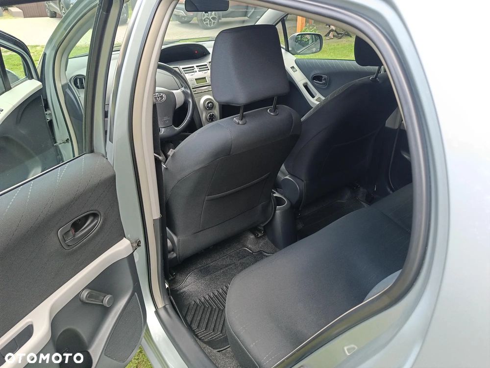 Toyota Yaris 1.3 VVT-i Sol - 11