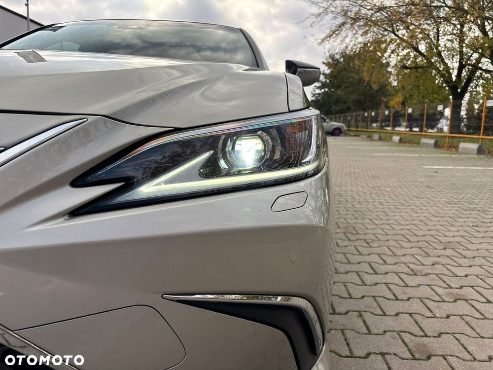Lexus ES 300h Business Edition - 9